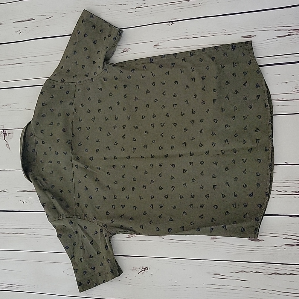 Sailboat ⛵️  button down - Picture 7 of 8